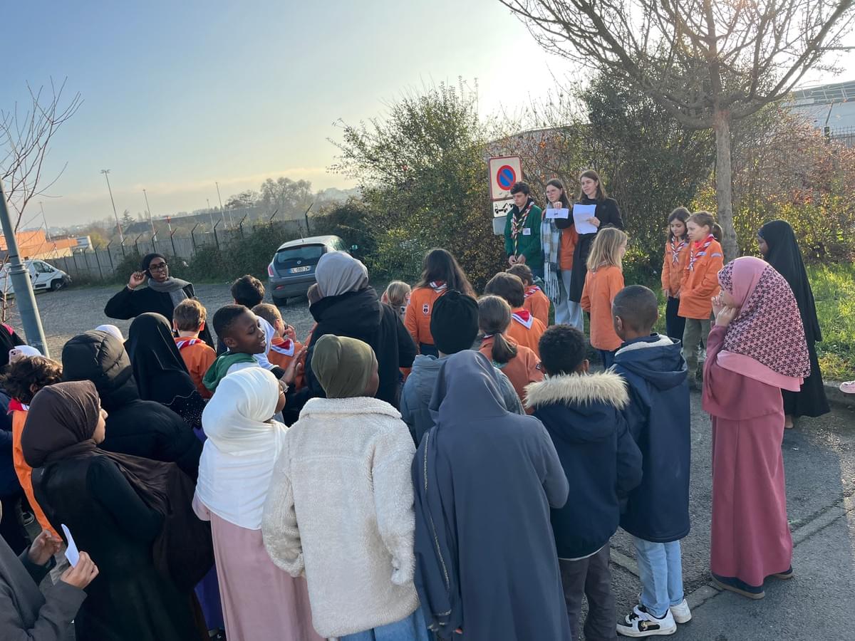 Pauline Jalard a organisé des jeux pour faire bouger les enfants et leur montrer tout ce qui les unit Pauline Jalard a organisé des jeux pour faire bouger les enfants et leur montrer tout ce qui les unit