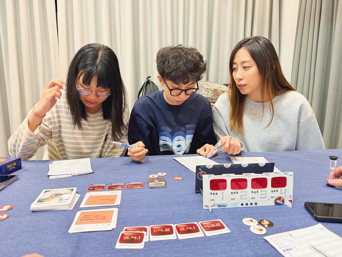 【活動花絮】3/27 解憂桌遊堂:這晚的桌子,每一桌都在發光✨|解憂桌遊堂|台北|桌遊|療寮生活館 【活動花絮】3/27 解憂桌遊堂:這晚的桌子,每一桌都在發光✨|解憂桌遊堂|台北|桌遊|療寮生活館