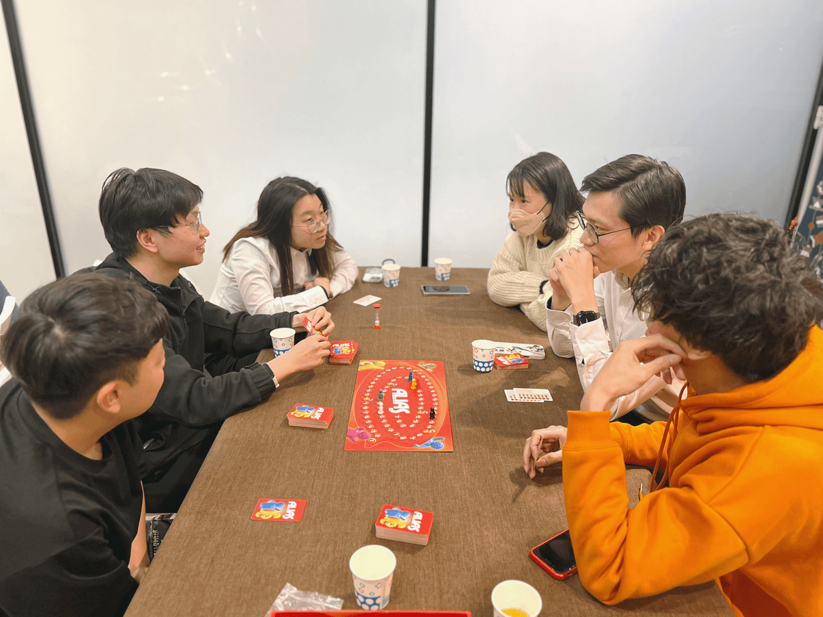 【活動回顧】2026解憂桌遊堂|在快速世代裡,為什麼還需要一張桌子?|解憂桌遊堂|台北|桌遊|療寮生活館 【活動回顧】2026解憂桌遊堂|在快速世代裡,為什麼還需要一張桌子?|解憂桌遊堂|台北|桌遊|療寮生活館