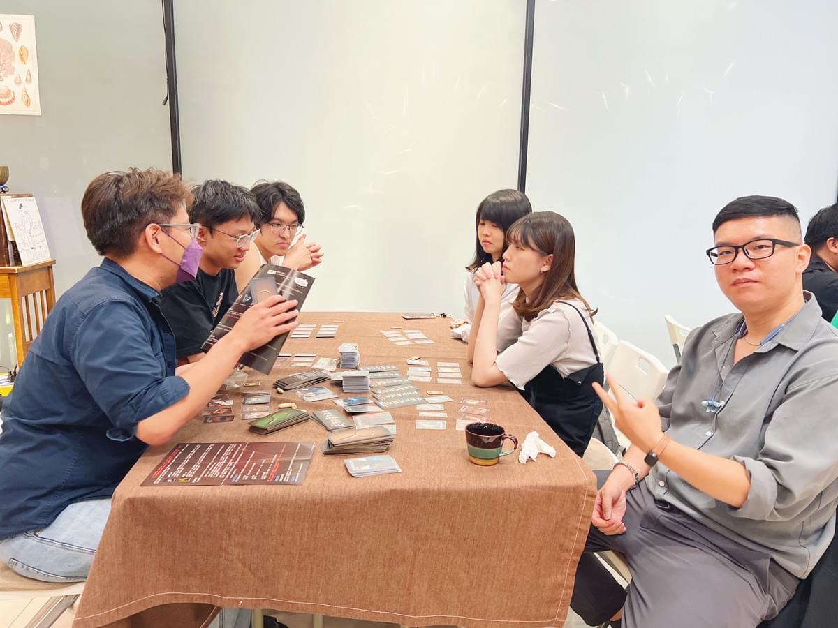 【活動回顧】10/10 解憂桌遊堂:跨文化交流的一夜!?首次開箱《大家一起 Making BL》|解憂桌遊堂|台北|桌遊|療寮生活館 【活動回顧】10/10 解憂桌遊堂:跨文化交流的一夜!?首次開箱《大家一起 Making BL》|解憂桌遊堂|台北|桌遊|療寮生活館