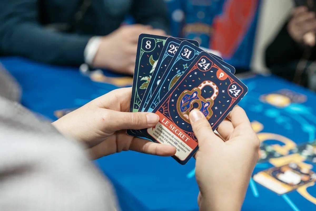 【桌遊開箱】〈奧秘小隊 Présages〉桌遊好玩嗎?玩法介紹+完整評測|解憂桌遊堂|台北桌遊|輕鬆新手友善|療寮生活館 Chitchat LIFE 【桌遊開箱】〈奧秘小隊 Présages〉桌遊好玩嗎?玩法介紹+完整評測|解憂桌遊堂|台北桌遊|輕鬆新手友善|療寮生活館 Chitchat LIFE