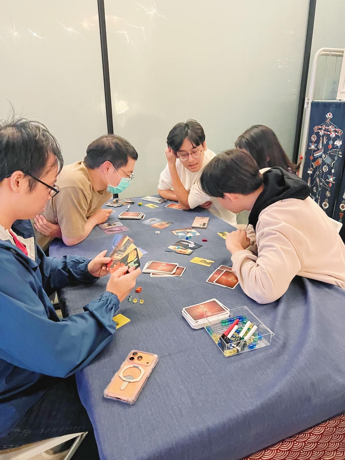 【活動回顧】10/31 萬聖節特別場|全新特調:長島冰茶 Cocktail 🥃 微醺桌遊夜|解憂桌遊堂|台北|桌遊|療寮生活館 【活動回顧】10/31 萬聖節特別場|全新特調:長島冰茶 Cocktail 🥃 微醺桌遊夜|解憂桌遊堂|台北|桌遊|療寮生活館