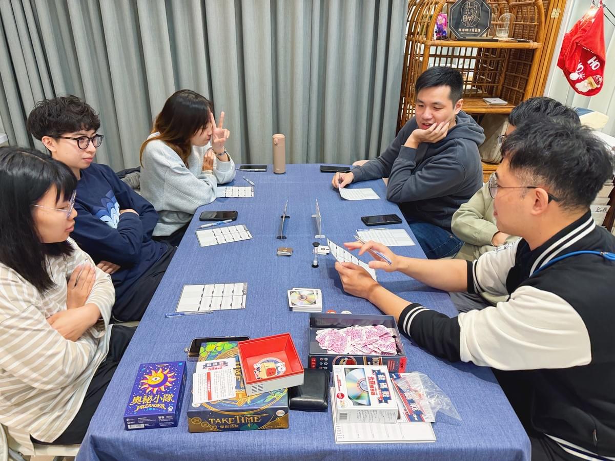 【活動花絮】3/27 解憂桌遊堂:這晚的桌子,每一桌都在發光✨|解憂桌遊堂|台北|桌遊|療寮生活館 【活動花絮】3/27 解憂桌遊堂:這晚的桌子,每一桌都在發光✨|解憂桌遊堂|台北|桌遊|療寮生活館