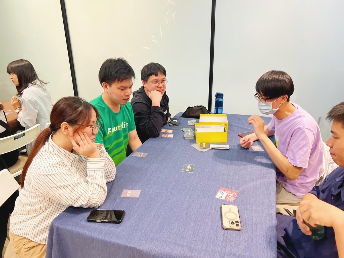 【活動回顧】10/10 解憂桌遊堂:跨文化交流的一夜!?首次開箱《大家一起 Making BL》|解憂桌遊堂|台北|桌遊|療寮生活館 【活動回顧】10/10 解憂桌遊堂:跨文化交流的一夜!?首次開箱《大家一起 Making BL》|解憂桌遊堂|台北|桌遊|療寮生活館