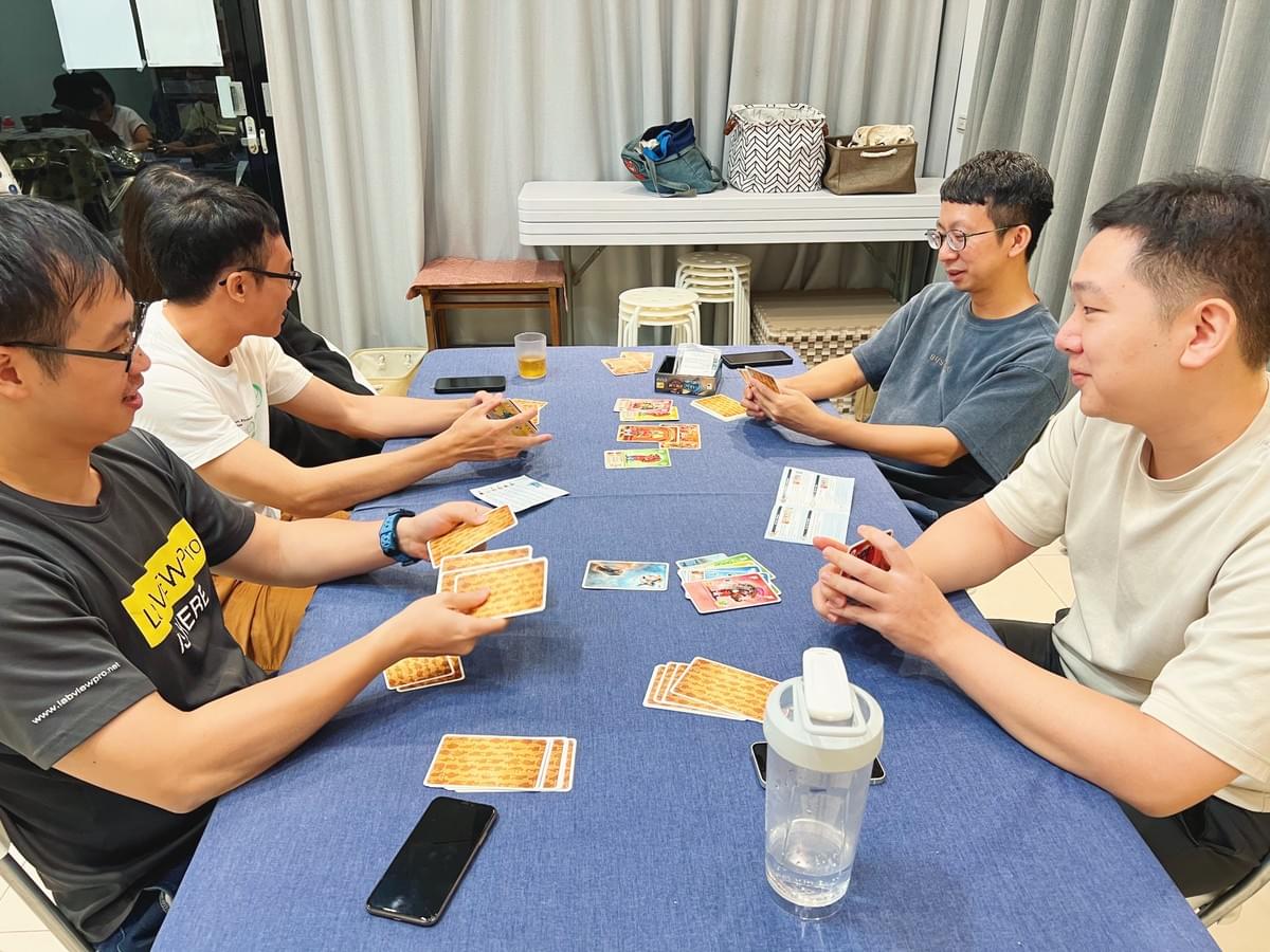 【活動回顧】9/12《解憂桌遊堂》:開箱《萬獸酒吧2》、《競數連鎖》|2025 台灣新銳桌遊博覽會!解憂桌遊堂|台北|桌遊|療寮生活館 【活動回顧】9/12《解憂桌遊堂》:開箱《萬獸酒吧2》、《競數連鎖》|2025 台灣新銳桌遊博覽會!解憂桌遊堂|台北|桌遊|療寮生活館