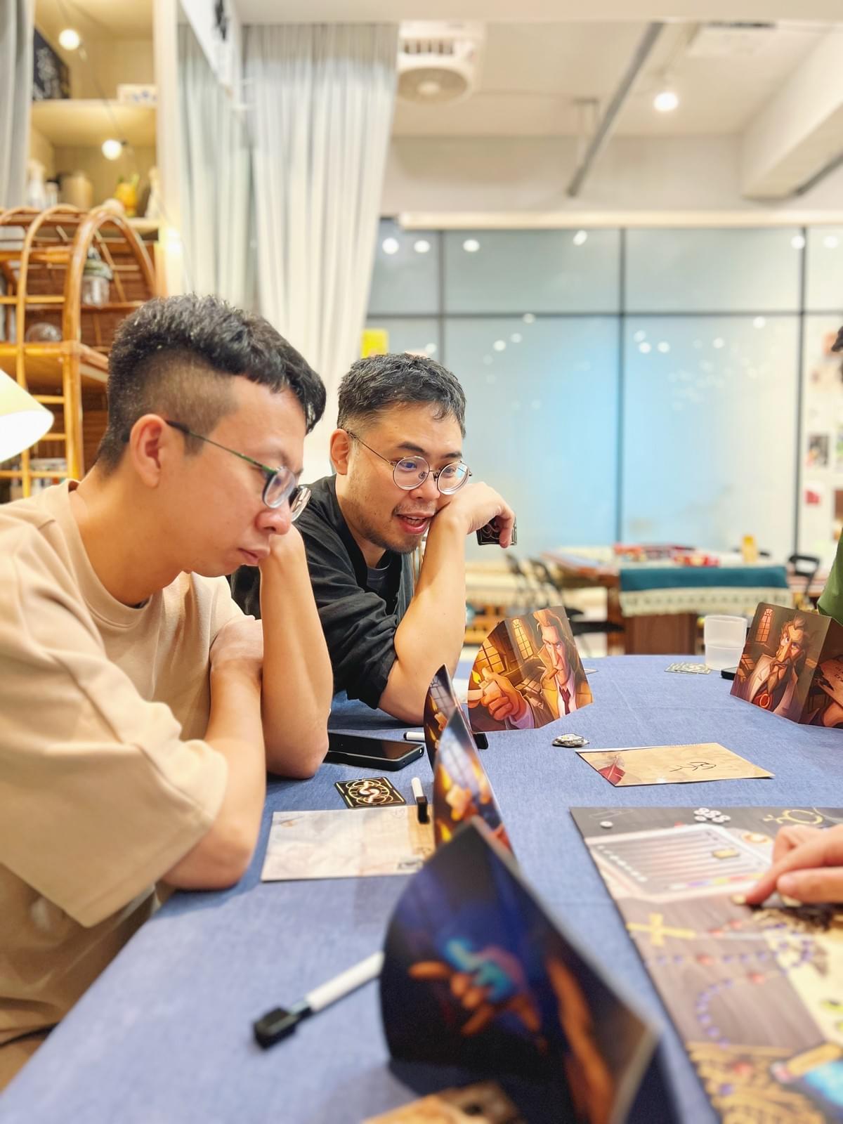 【活動回顧】10/10 解憂桌遊堂:跨文化交流的一夜!?首次開箱《大家一起 Making BL》|解憂桌遊堂|台北|桌遊|療寮生活館 【活動回顧】10/10 解憂桌遊堂:跨文化交流的一夜!?首次開箱《大家一起 Making BL》|解憂桌遊堂|台北|桌遊|療寮生活館