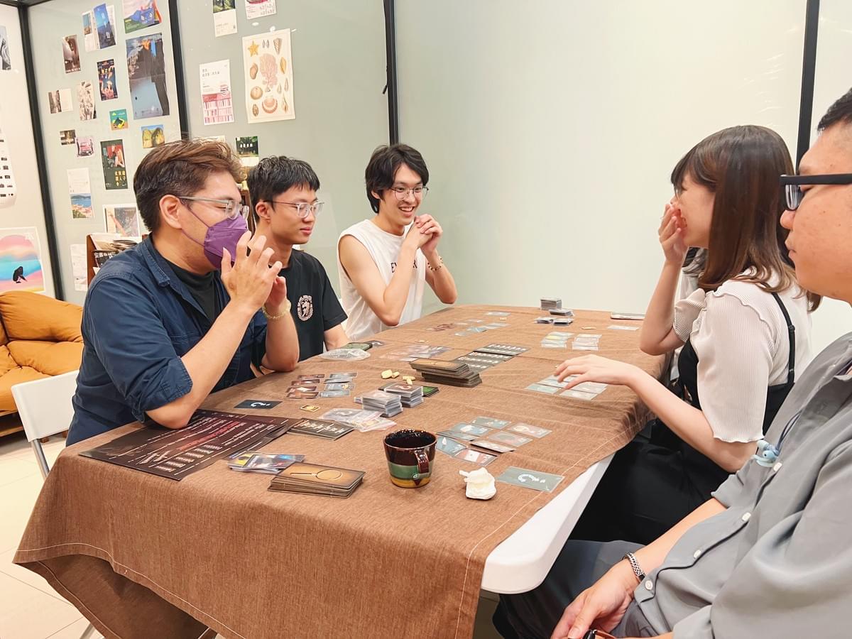 【活動回顧】10/10 解憂桌遊堂:跨文化交流的一夜!?首次開箱《大家一起 Making BL》|解憂桌遊堂|台北|桌遊|療寮生活館 【活動回顧】10/10 解憂桌遊堂:跨文化交流的一夜!?首次開箱《大家一起 Making BL》|解憂桌遊堂|台北|桌遊|療寮生活館