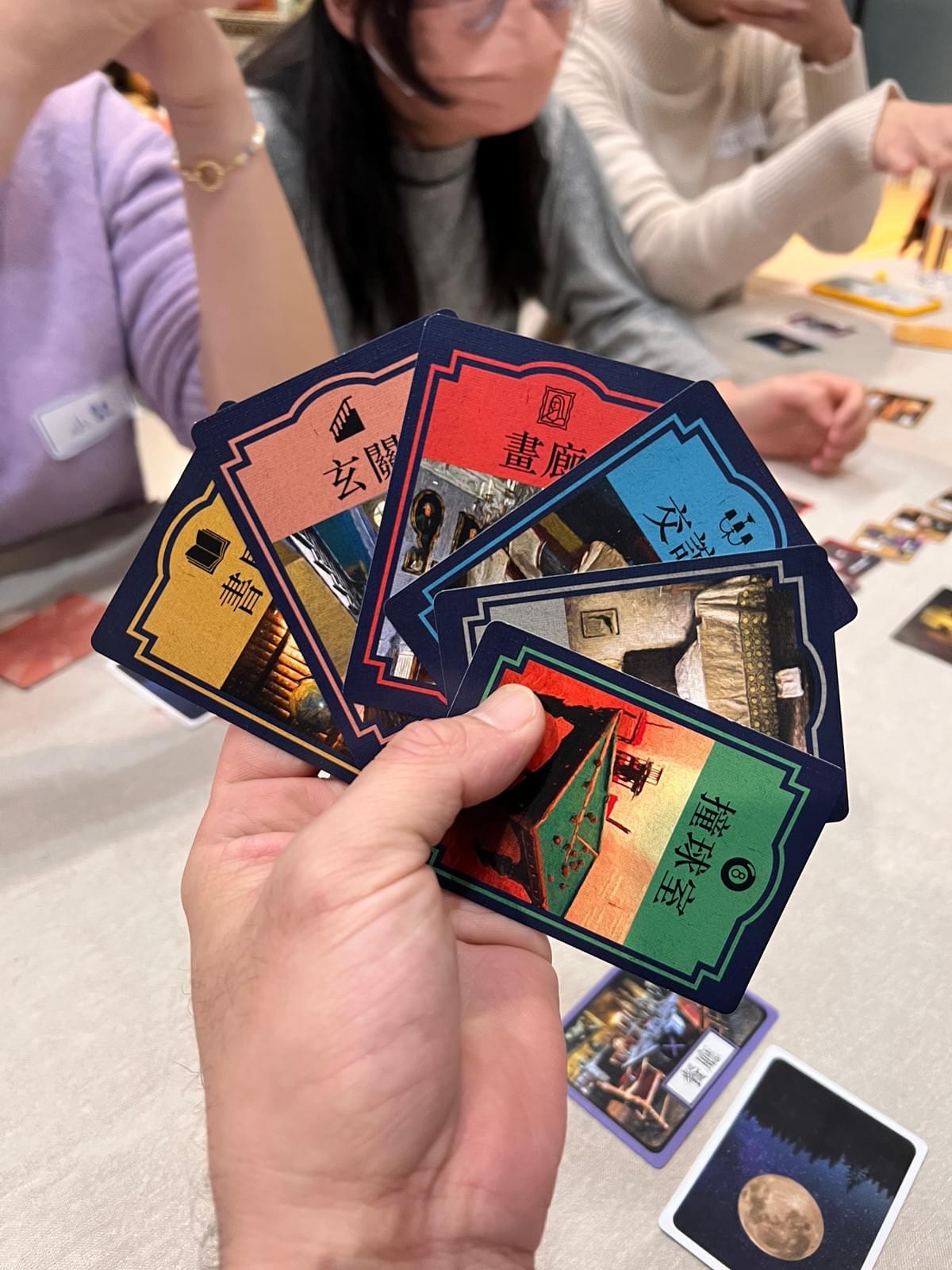 【桌遊開箱】〈目擊者之夜〉桌遊好玩嗎?玩法介紹+完整評測|解憂桌遊堂|台北桌遊|輕鬆新手友善|療寮生活館 Chitchat LIFE 【桌遊開箱】〈目擊者之夜〉桌遊好玩嗎?玩法介紹+完整評測|解憂桌遊堂|台北桌遊|輕鬆新手友善|療寮生活館 Chitchat LIFE