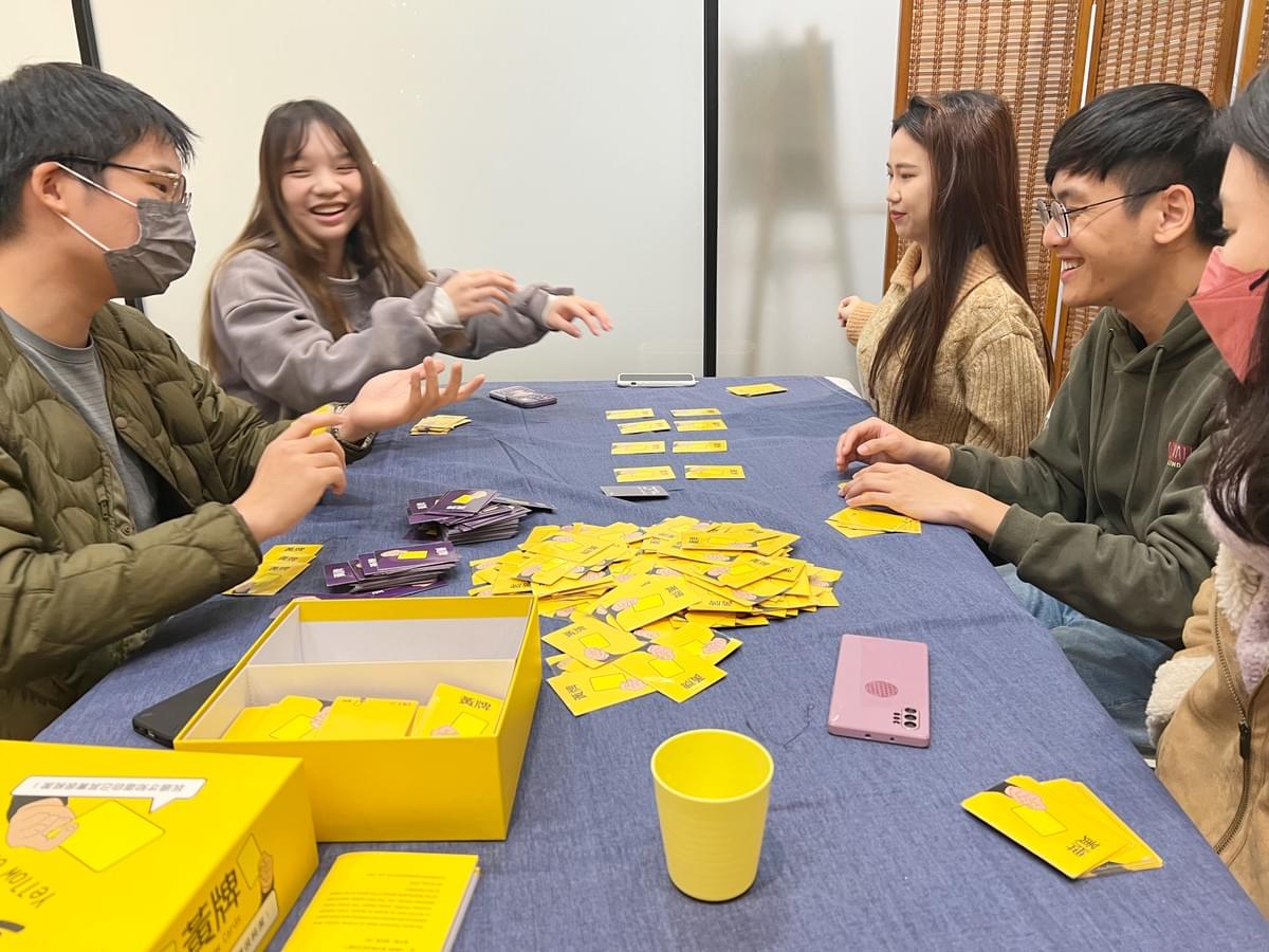 【桌遊開箱】〈黃牌〉桌遊好玩嗎?玩法介紹+完整評測|解憂桌遊堂|台北桌遊|輕鬆新手友善|療寮生活館 Chitchat LIFE 【桌遊開箱】〈黃牌〉桌遊好玩嗎?玩法介紹+完整評測|解憂桌遊堂|台北桌遊|輕鬆新手友善|療寮生活館 Chitchat LIFE