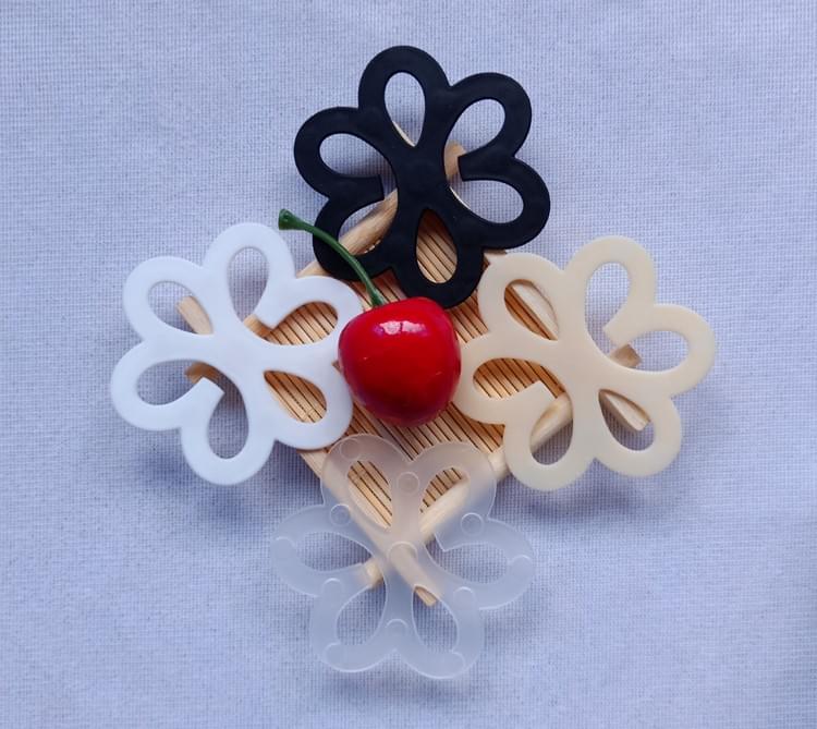Flower-shaped anti-slip buckle