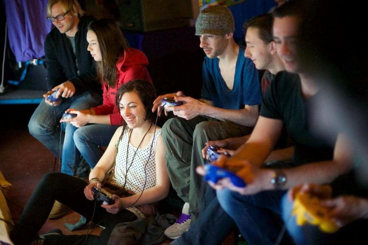 Experience the magic of retro games during our special evenings. Together with friends and family you can enjoy classic games in a cozy atmosphere. Retro Gaming Evenings What We Do Arcadium sets (retro) games and 'couch co-op' atmospherically to connect young and old in the form of activities and workshops. Experience the magic of retro games during our special evenings. Together with friends and family you can enjoy classic games in a cozy atmosphere. Retro Gaming Evenings What We Do Arcadium sets (retro) games and 'couch co-op' atmospherically to connect young and old in the form of activities and workshops.