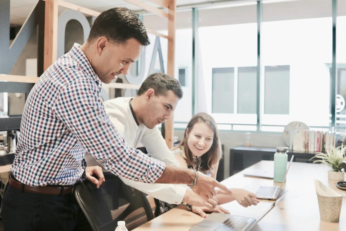 Các Yếu Tố Chính Cần Xem Xét Khi Triển Khai Phần Mềm Quản Lý Doanh Nghiệp Các Yếu Tố Chính Cần Xem Xét Khi Triển Khai Phần Mềm Quản Lý Doanh Nghiệp