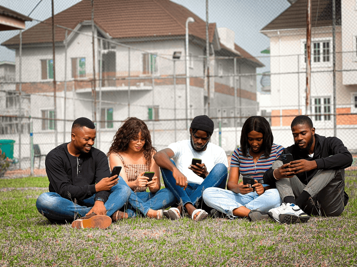 Établir des connexions authentiques en ligne Établir des connexions authentiques en ligne