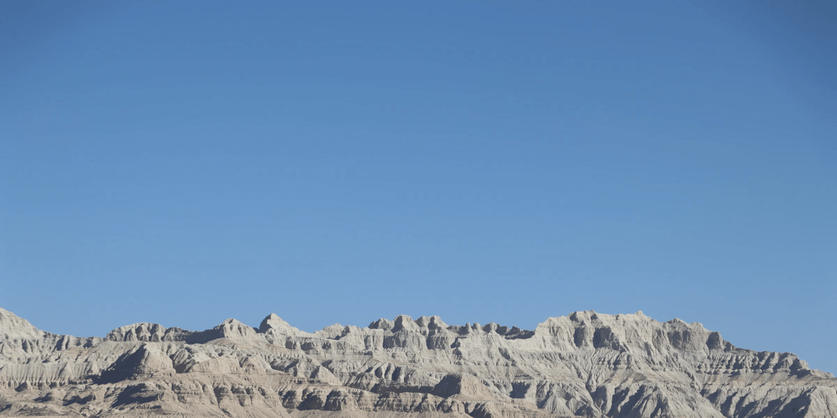 土林と呼ばれる光景 かつてここは巨大な湖の底で、その堆積物が作り出した風景だという 土林と呼ばれる光景 かつてここは巨大な湖の底で、その堆積物が作り出した風景だという