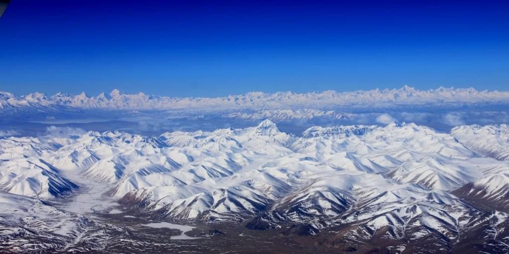 チベット高原横断飛行で西チベットへ チベット高原横断飛行で西チベットへ