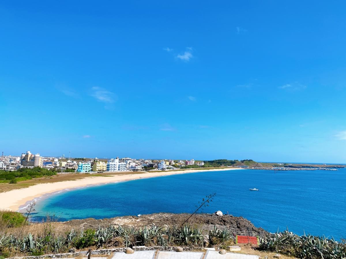 Shanshui Beach 山水沙灘,澎湖最南端的沙灘,砂質細緻呈金黃色 Shanshui Beach 山水沙灘,澎湖最南端的沙灘,砂質細緻呈金黃色