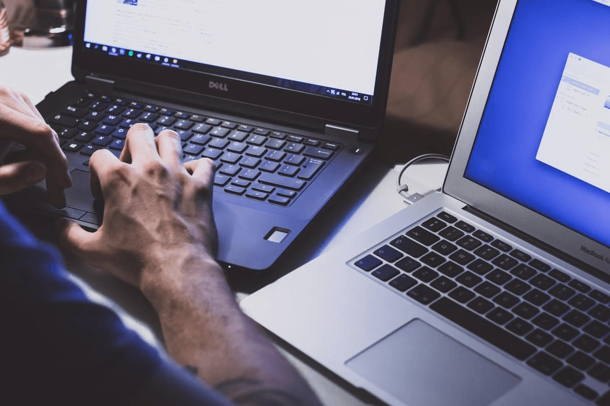 Dezvăluind răufăcătorii digitali: un ghid comic pentru audituri de securitate a site-urilor Dezvăluind răufăcătorii digitali: un ghid comic pentru audituri de securitate a site-urilor