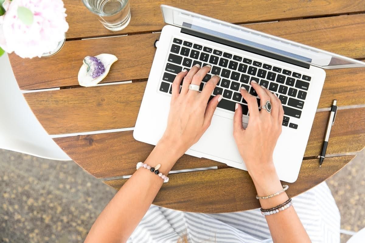 Ciptakan nama bisnis yang kuat dengan situs web Strikingly Ciptakan nama bisnis yang kuat dengan situs web Strikingly
