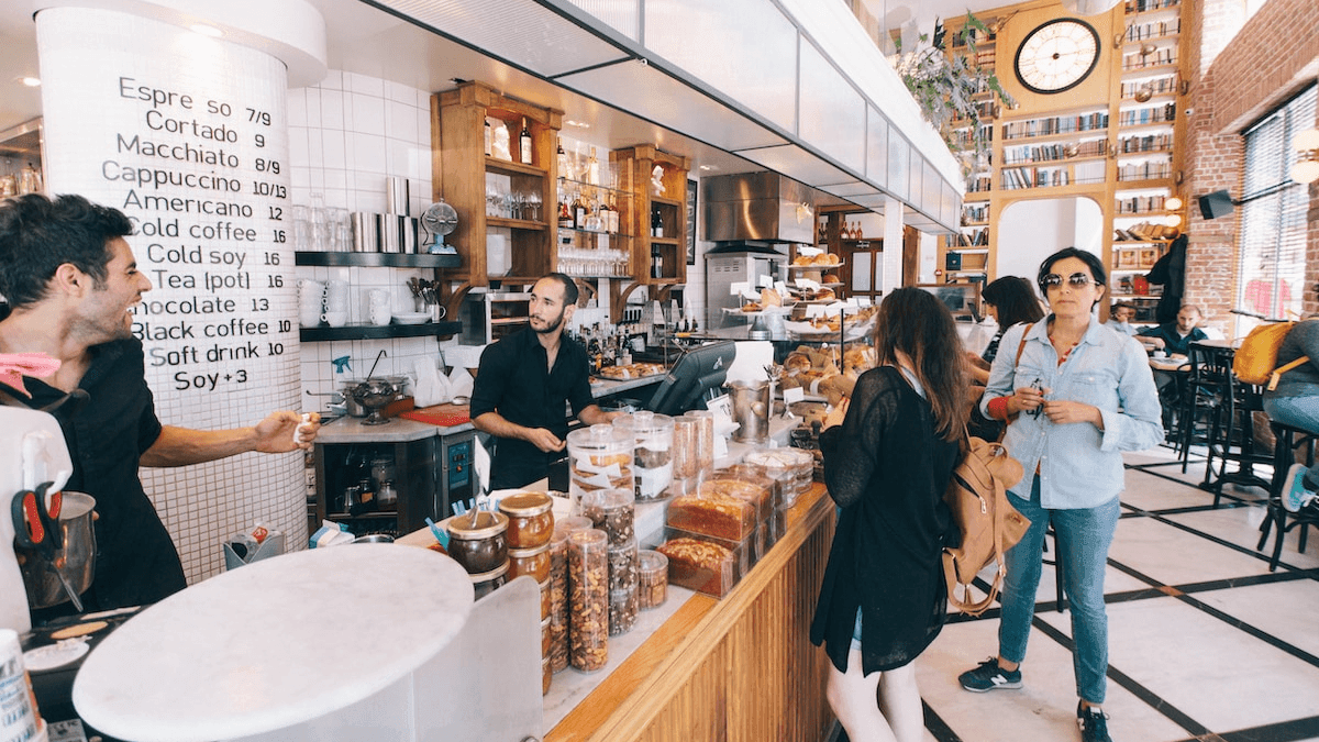 صياغة رحلات لا تُنسى: تحسين تجربة العملاء في كل تفاعل صياغة رحلات لا تُنسى: تحسين تجربة العملاء في كل تفاعل