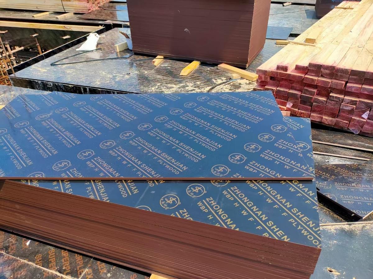 Cross-Section View of 9-Layer Phenolic Film Faced Plywood Core Cross-Section View of 9-Layer Phenolic Film Faced Plywood Core