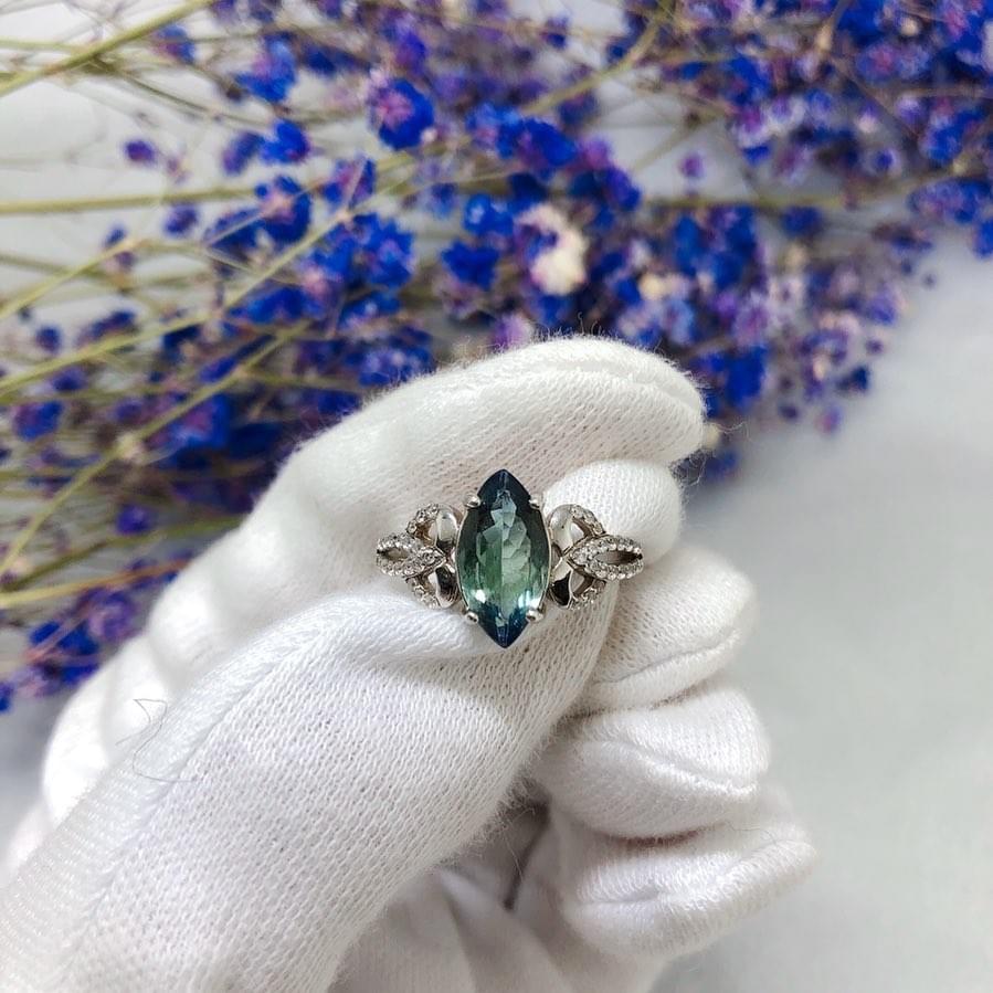 作品圖為丹泉藍寶石戒指 作品圖為丹泉藍寶石戒指