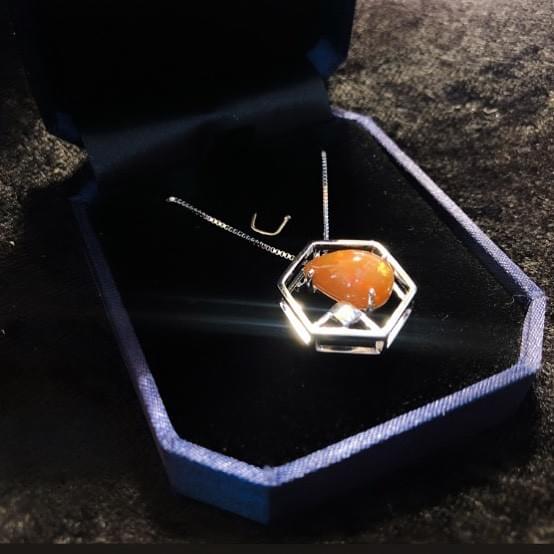 作品圖為火蛋白寶石(3.00 ct)原創手工墜子 作品圖為火蛋白寶石(3.00 ct)原創手工墜子