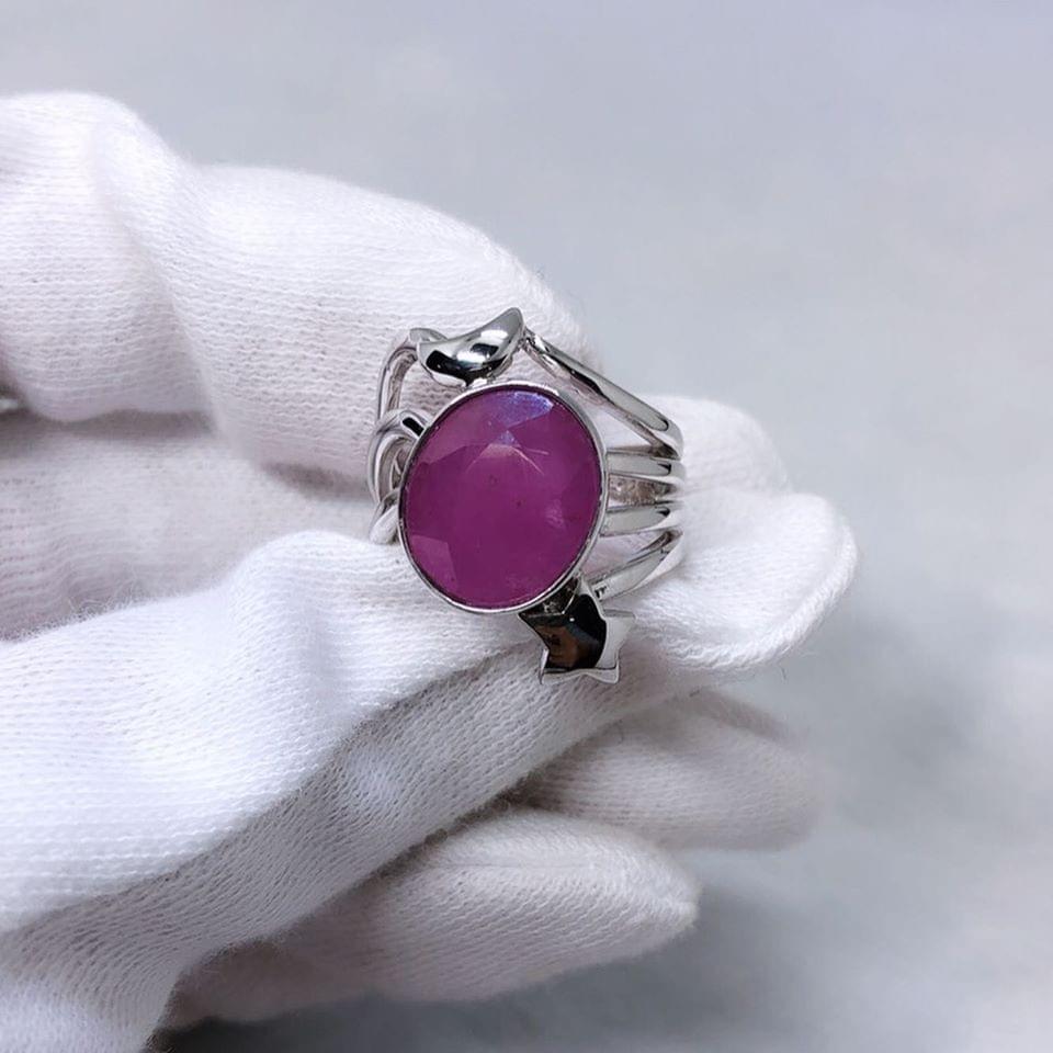 作品圖為天然無燒紅寶石(7.35 ct)原創手工戒指 作品圖為天然無燒紅寶石(7.35 ct)原創手工戒指