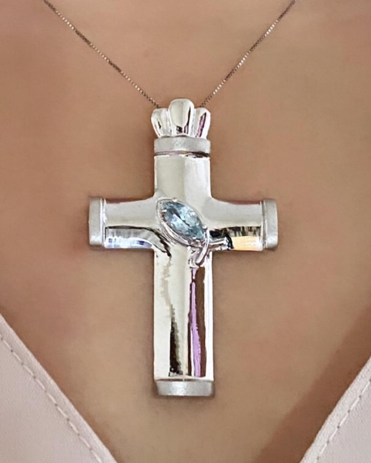 作品圖為量身定製手工海水藍寶石十字架墜 作品圖為量身定製手工海水藍寶石十字架墜