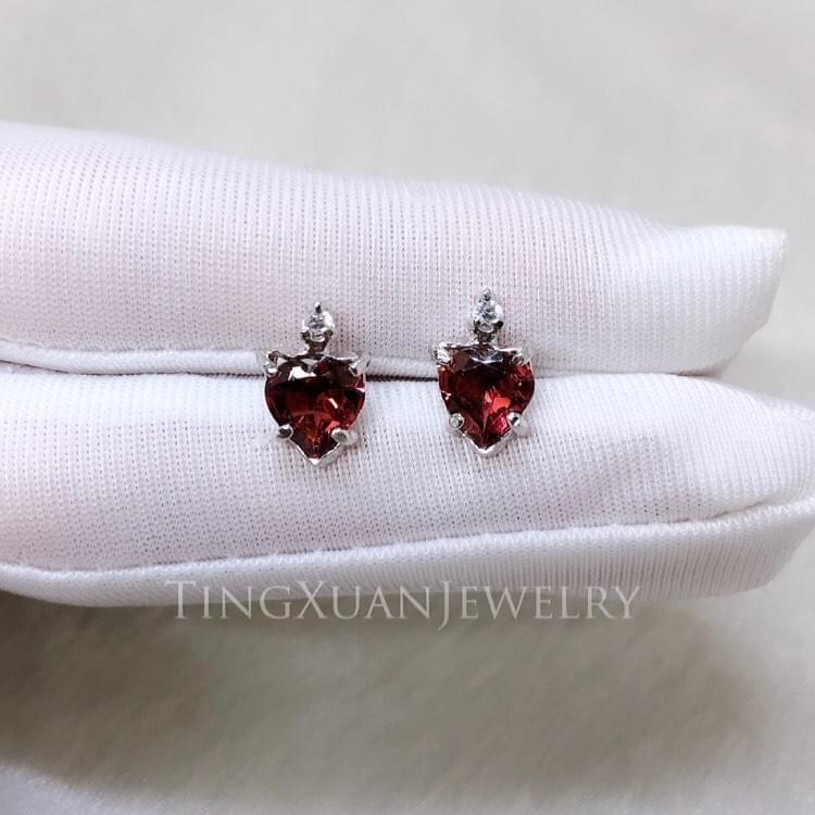 作品圖為量身定製紅色尖晶寶石耳環 作品圖為量身定製紅色尖晶寶石耳環