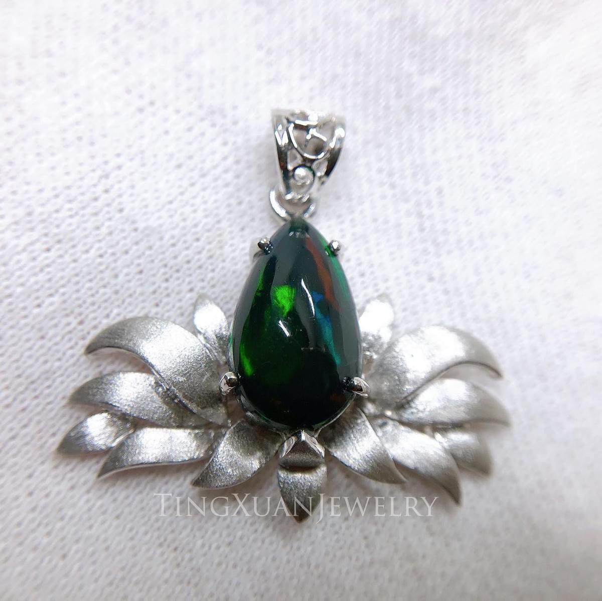 作品圖為蛋白寶石(2.85 ct)原創手工墜子 作品圖為蛋白寶石(2.85 ct)原創手工墜子