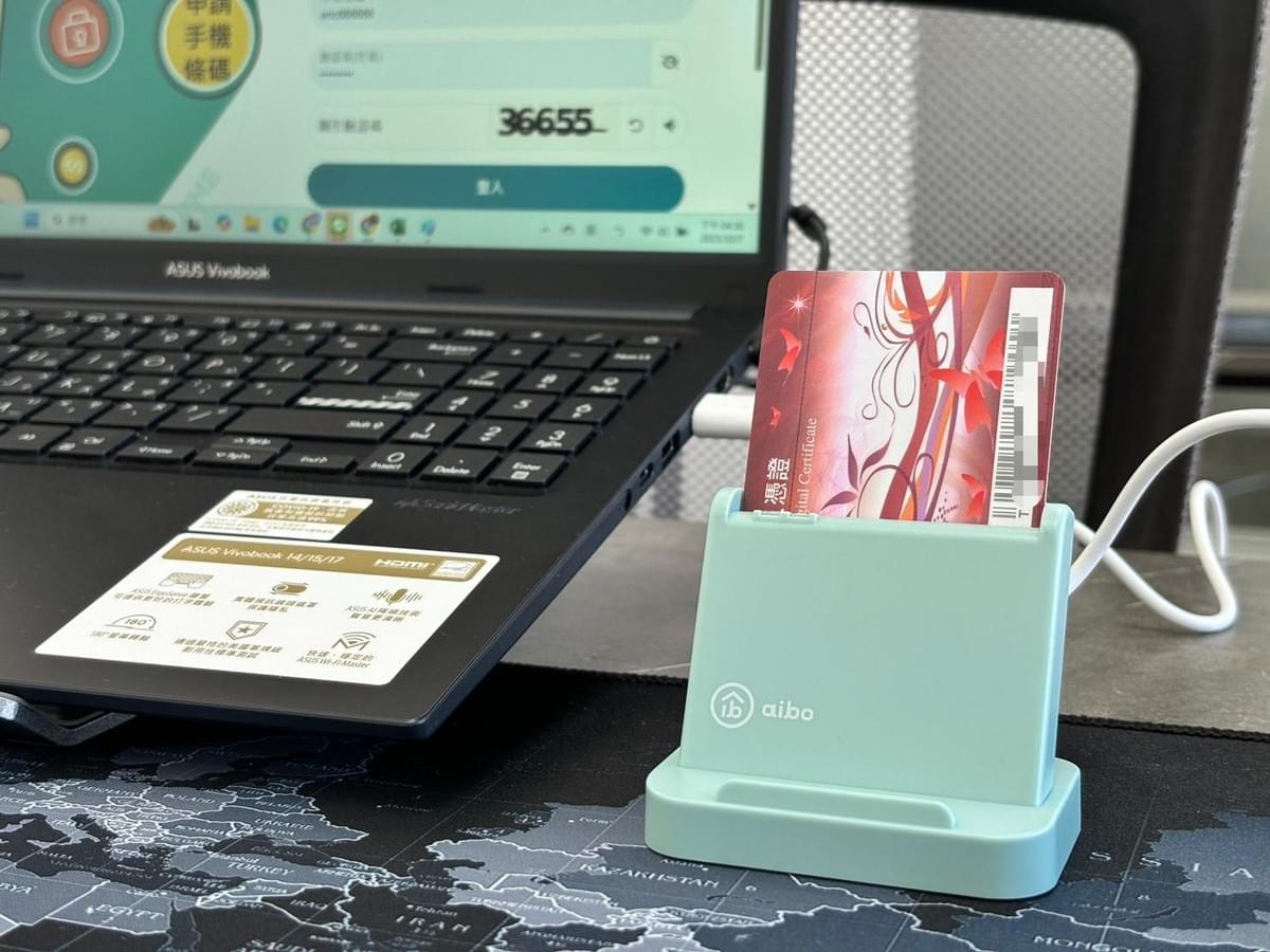 『aibo』直立式支架晶片讀卡機(附Type-C轉接頭)—12/9~12/29