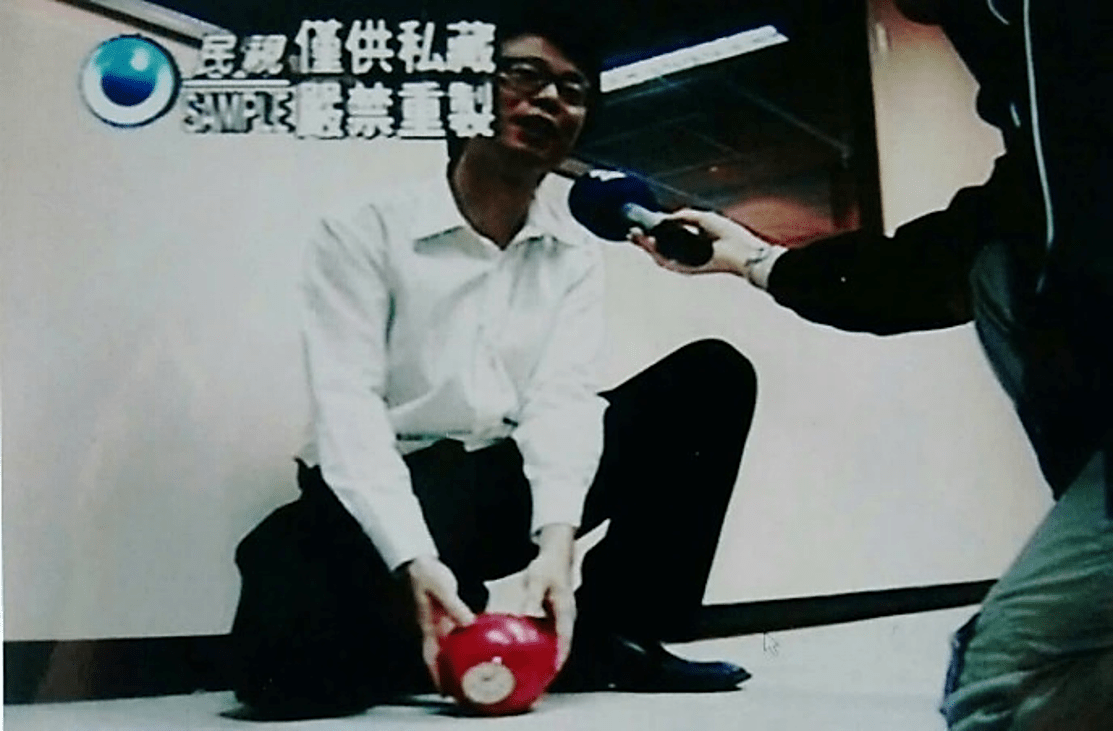 設計思考講師 陳建銘老師  (創新先生) 受邀民視新聞台「重點新聞」獨家報導,分享如何設計思考、創意思考、問題分析與解決的方法,掌握創新思維的秘訣,發明出《會跑的鬧鐘》。 設計思考講師 陳建銘老師  (創新先生) 受邀民視新聞台「重點新聞」獨家報導,分享如何設計思考、創意思考、問題分析與解決的方法,掌握創新思維的秘訣,發明出《會跑的鬧鐘》。
