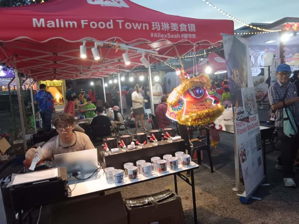 We participate in and organize various social welfare activities, give back to society, help those in need, and demonstrate our sense of responsibility. social public welfare What are we doing Malacca Teck Hua Huay Kuan is one of Malaysia's long-established Chinese community organizations, founded in 1908, and has a history of over a hundred years. The association aims to unite the Dehua compatriots in the Malacca region, promote Chinese culture, enhance community ties, and actively participate in social welfare activities. We participate in and organize various social welfare activities, give back to society, help those in need, and demonstrate our sense of responsibility. social public welfare What are we doing Malacca Teck Hua Huay Kuan is one of Malaysia's long-established Chinese community organizations, founded in 1908, and has a history of over a hundred years. The association aims to unite the Dehua compatriots in the Malacca region, promote Chinese culture, enhance community ties, and actively participate in social welfare activities.