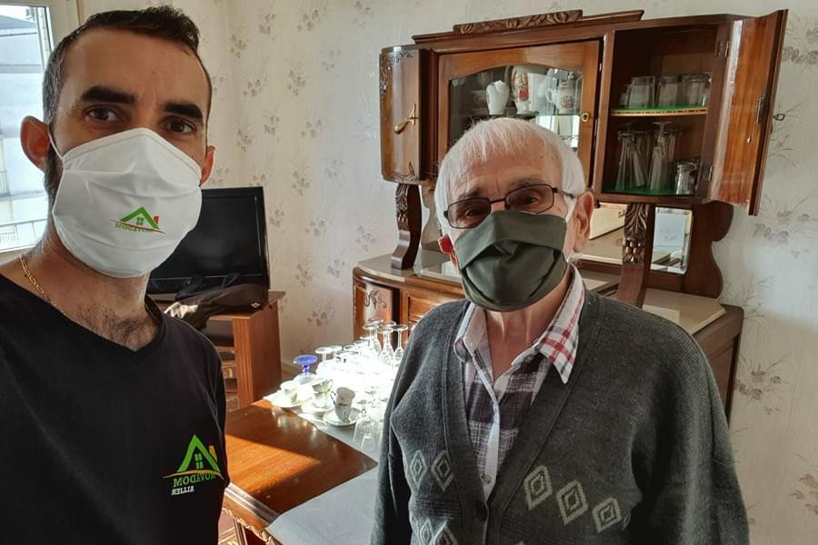 Photo d'un accompagnement au déménagement des personnes âgées sur Clermont-Ferrand en auvergne Photo d'un accompagnement au déménagement des personnes âgées sur Clermont-Ferrand en auvergne