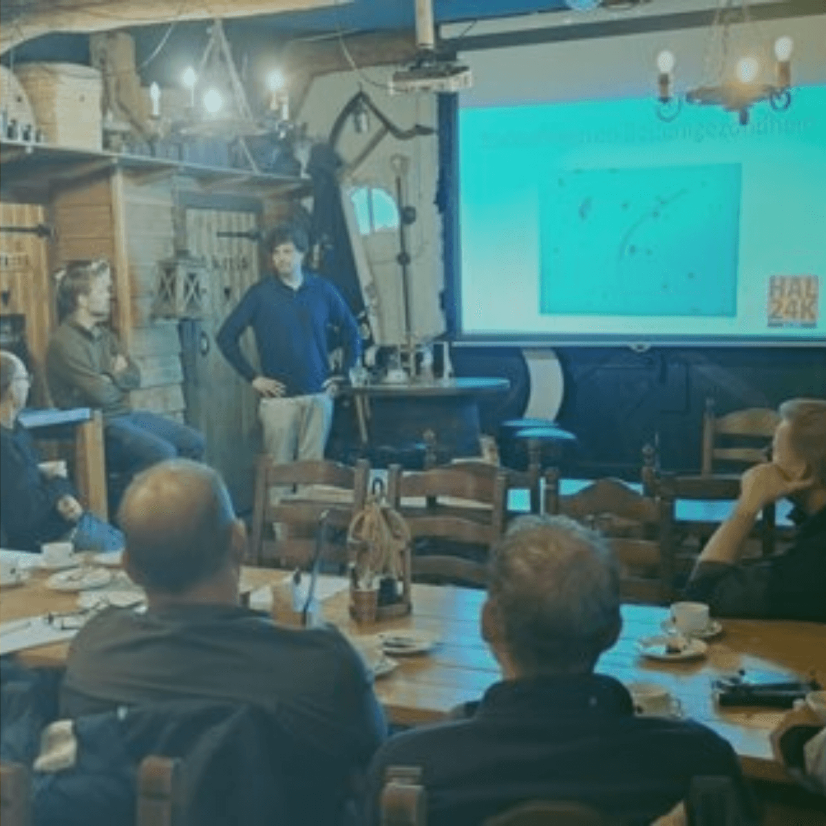 Antonie co-founder Bob Klein Lankhorst tijdens de derde bijeenkomst van het Praktijknetwerk Toekomstgericht Telen in Uddel. Antonie co-founder Bob Klein Lankhorst tijdens de derde bijeenkomst van het Praktijknetwerk Toekomstgericht Telen in Uddel.