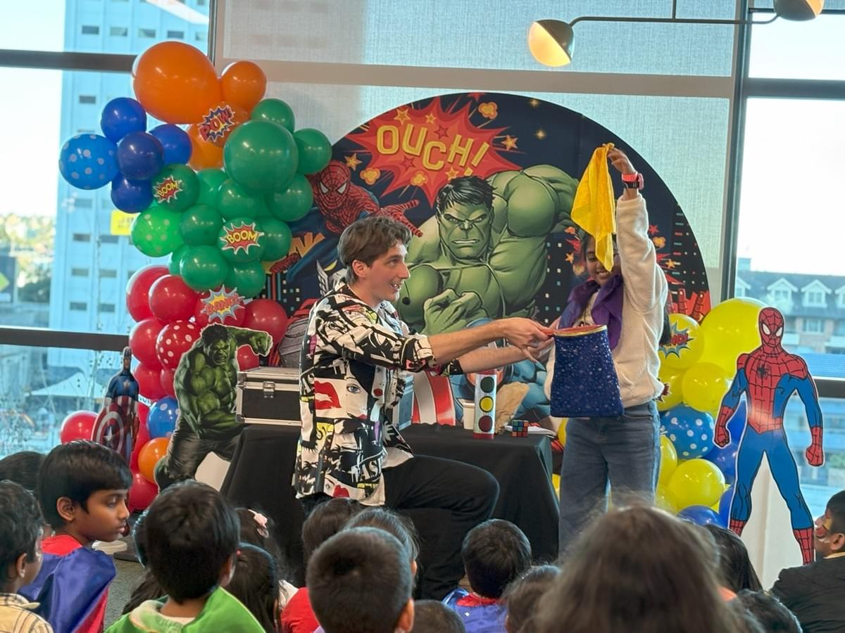 Magician performs at Birthday Party Magician performs at Birthday Party