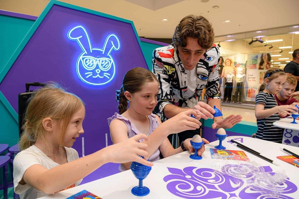 Magician performs at Birthday Party Magician performs at Birthday Party