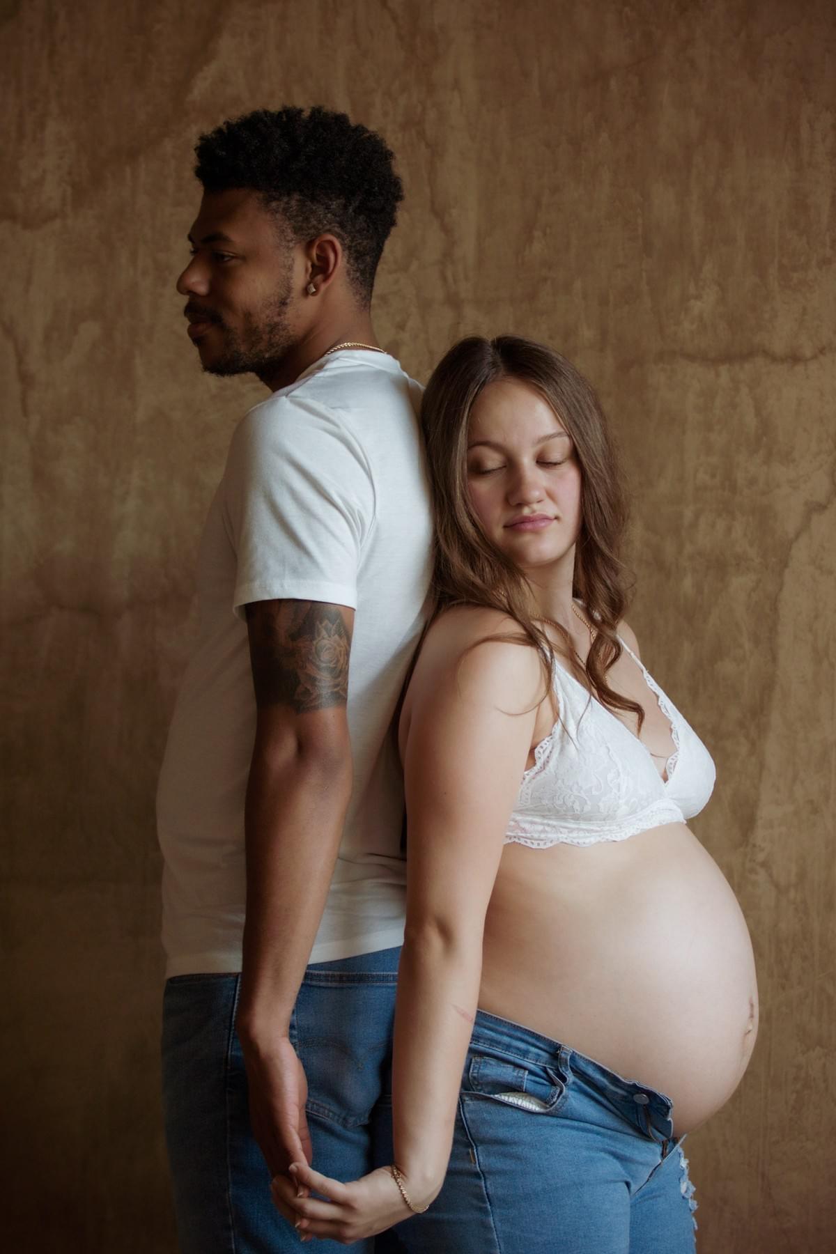 couple is back to back in Henderson while pregnant couple is back to back in Henderson while pregnant