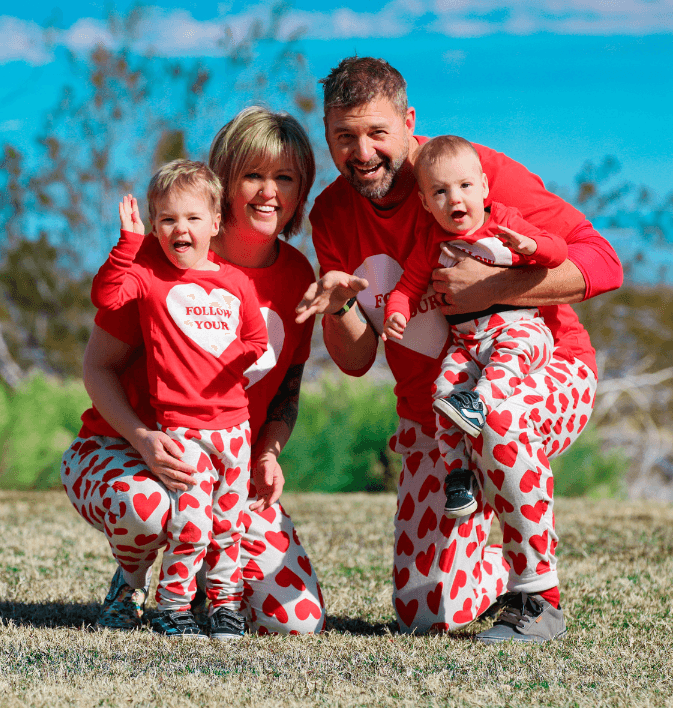 family in Boulder City wear matching outfits family in Boulder City wear matching outfits