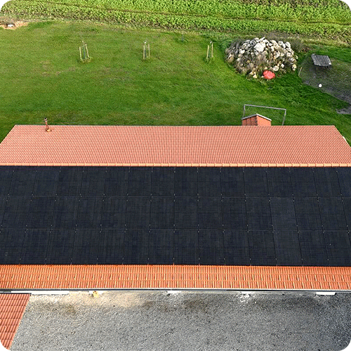 Dachanlagen (Wohngebäude / Gewerbe) Solarmodule: Reihenschaltung oder Parallelschaltung Dachanlagen (Wohngebäude / Gewerbe) Solarmodule: Reihenschaltung oder Parallelschaltung