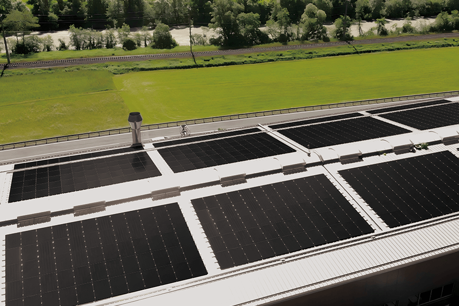 Dachowa instalacja fotowoltaiczna z modułami IBC – idealna dla regionów o niestabilnym nasłonecznieniu Dachowa instalacja fotowoltaiczna z modułami IBC – idealna dla regionów o niestabilnym nasłonecznieniu