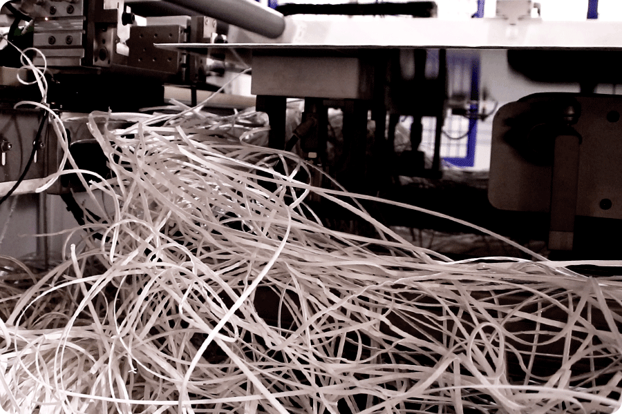 rimozione dell’EVA in eccesso dopo la laminazione per uniformare aspetto e dimensioni. rimozione dell’EVA in eccesso dopo la laminazione per uniformare aspetto e dimensioni.