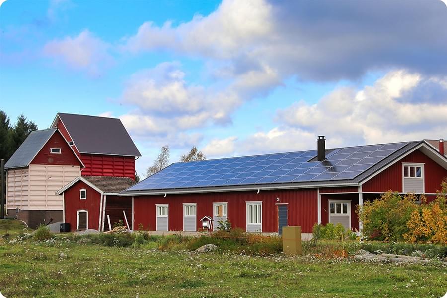 Projet photovoltaïque d’entreprise installé sur la toiture d’un bâtiment professionnel, avec exigences de raccordement au réseau et de conformité. Projet photovoltaïque d’entreprise installé sur la toiture d’un bâtiment professionnel, avec exigences de raccordement au réseau et de conformité.