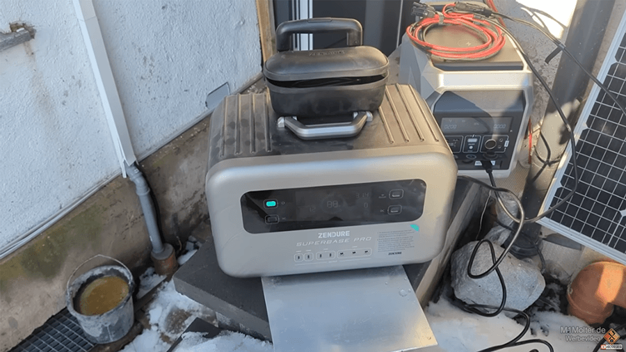 Tragbare Powerstation zur Aufzeichnung der realen Leistungsdaten von IBC- und bifacialen Solarmodulen im Praxistest. Tragbare Powerstation zur Aufzeichnung der realen Leistungsdaten von IBC- und bifacialen Solarmodulen im Praxistest.