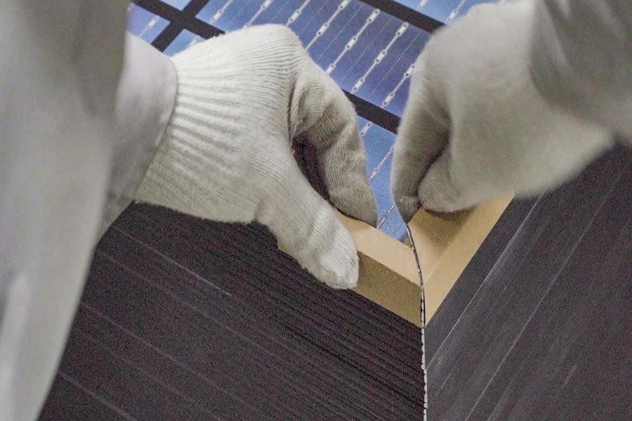 Dettagli di imballaggio dei pannelli fotovoltaici, conformi ai requisiti di conformità CBAM dell’UE e di origine Dettagli di imballaggio dei pannelli fotovoltaici, conformi ai requisiti di conformità CBAM dell’UE e di origine