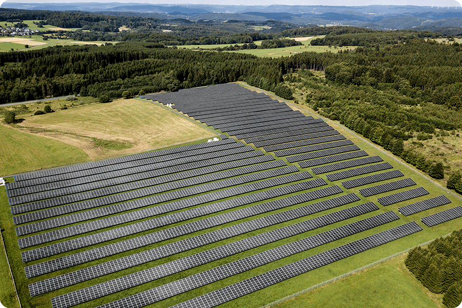 Agri-Photovoltaik mit Glas-Glas-Solarmodule profitiert von Korrosions- und Ammoniakresistenz für eine stabile Stromerzeugung. Agri-Photovoltaik mit Glas-Glas-Solarmodule profitiert von Korrosions- und Ammoniakresistenz für eine stabile Stromerzeugung.