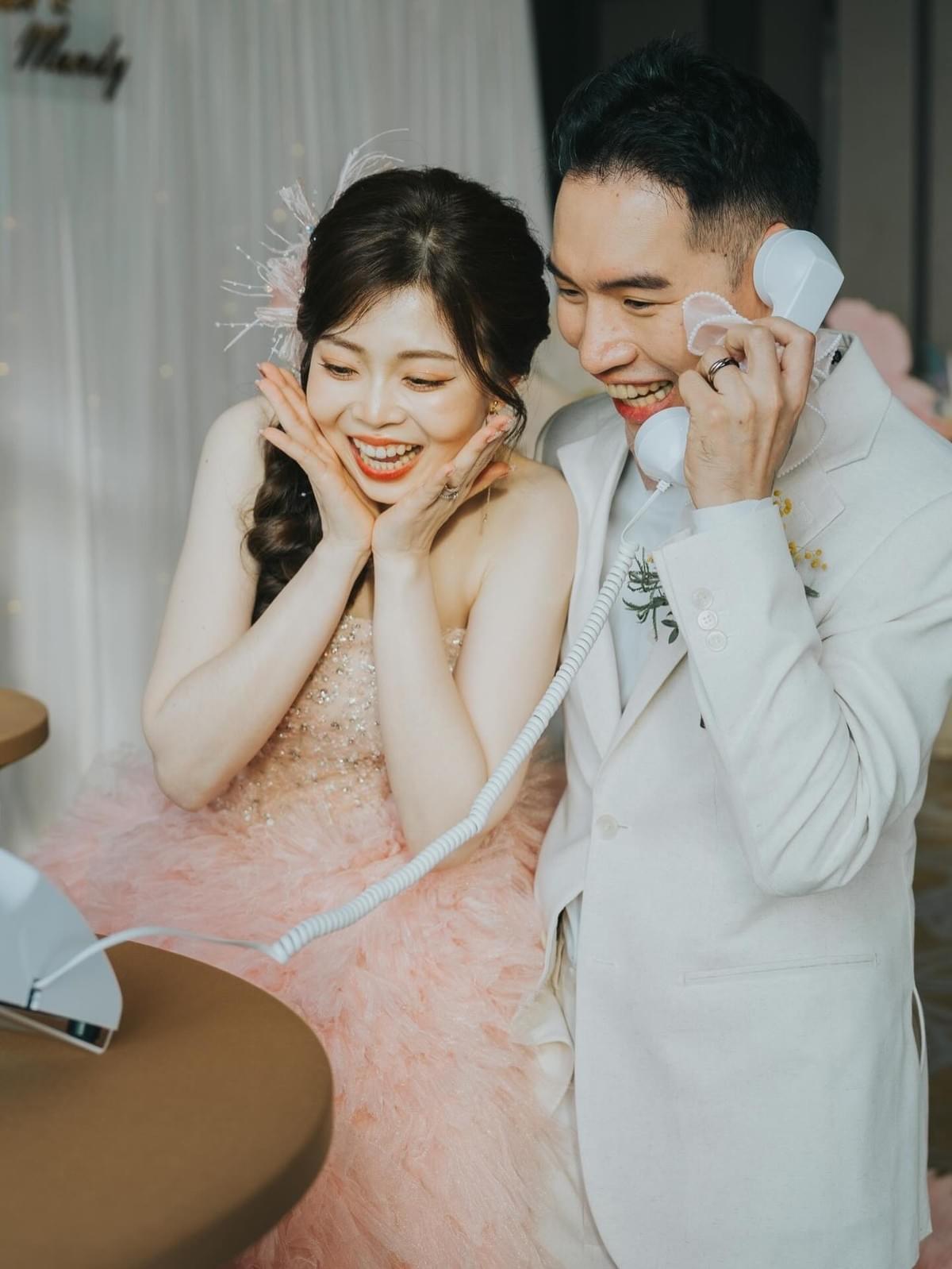 台北萬豪婚禮 新人一起拿復古電話錄影