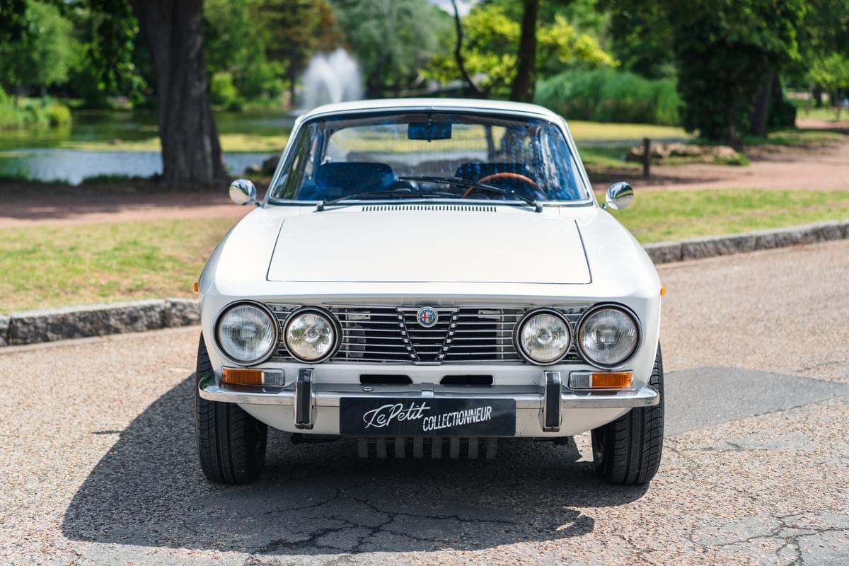 Alfa Romeo Giulia GT 2000 Veloce Bertone - 1972