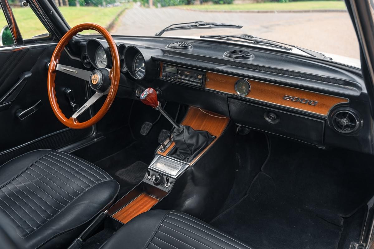 Alfa Romeo Giulia GT 2000 Veloce Bertone - 1972