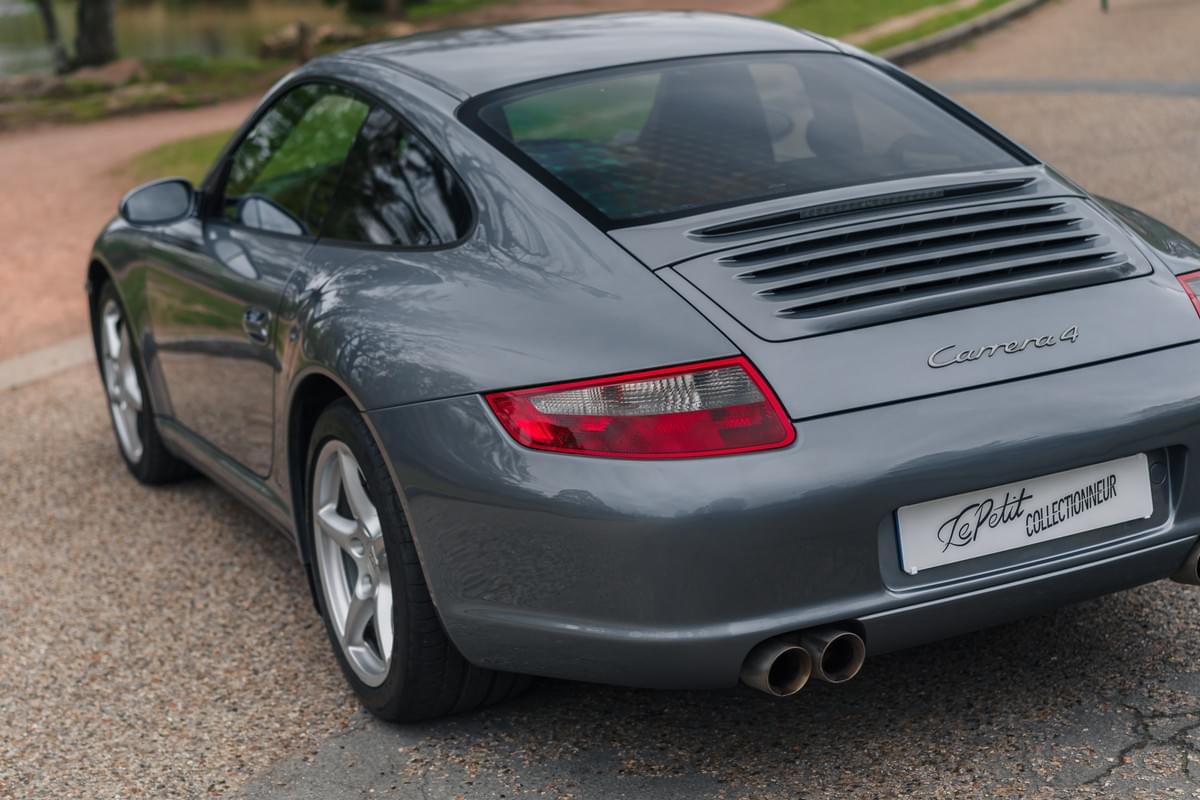 Porsche 911 (997) Carrera 4 - 2006